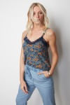 Calça Jeans Feminina e Blusa com Alcinha floral