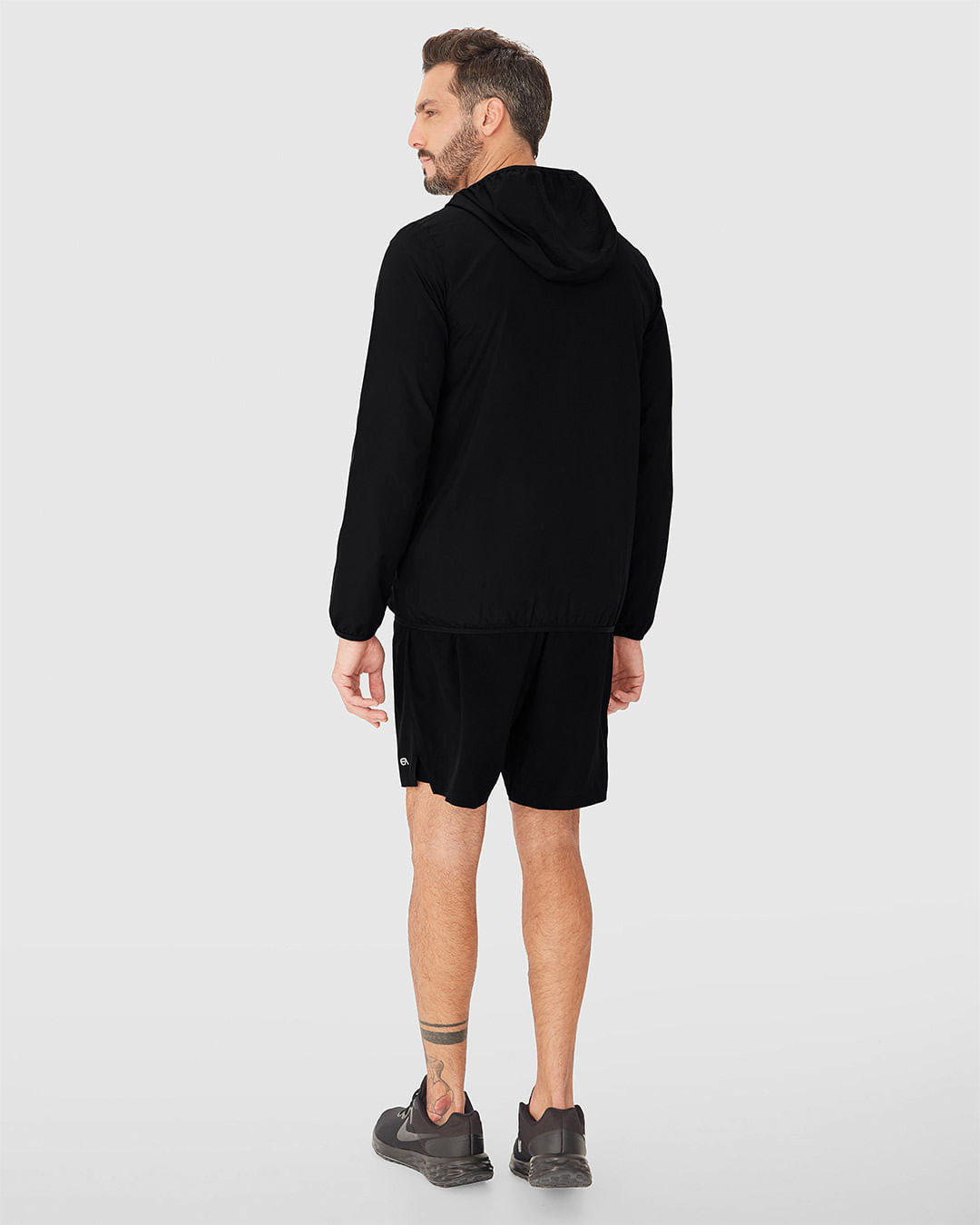 Jaqueta Corta Vento Masculina Com Capuz Em Tafetá - ENFIM - Imagem 10