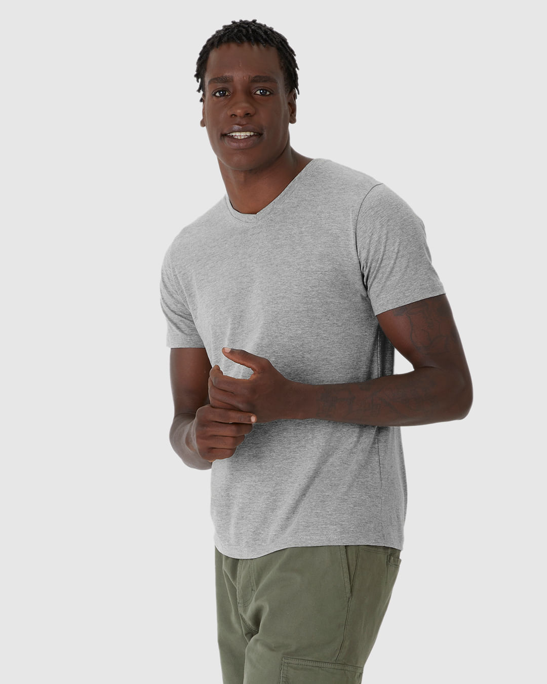 Camiseta Básica Masculina Gola V Em Algodão