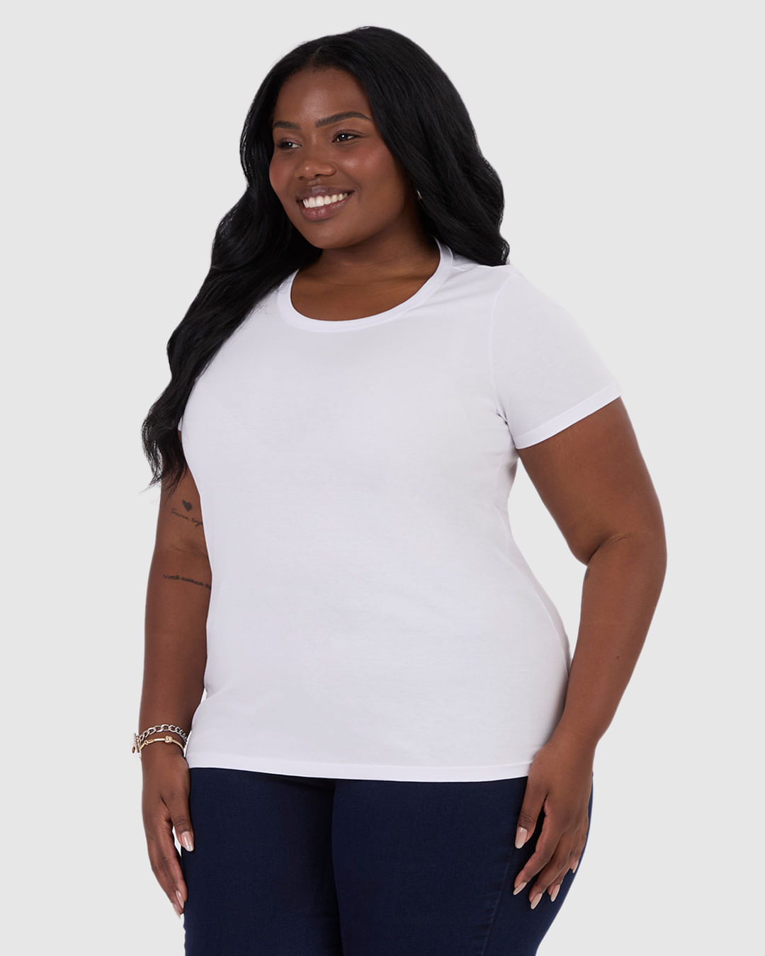 Blusa Básica Feminina Plus Size Decote Redondo Em Algodão - Imagem 17
