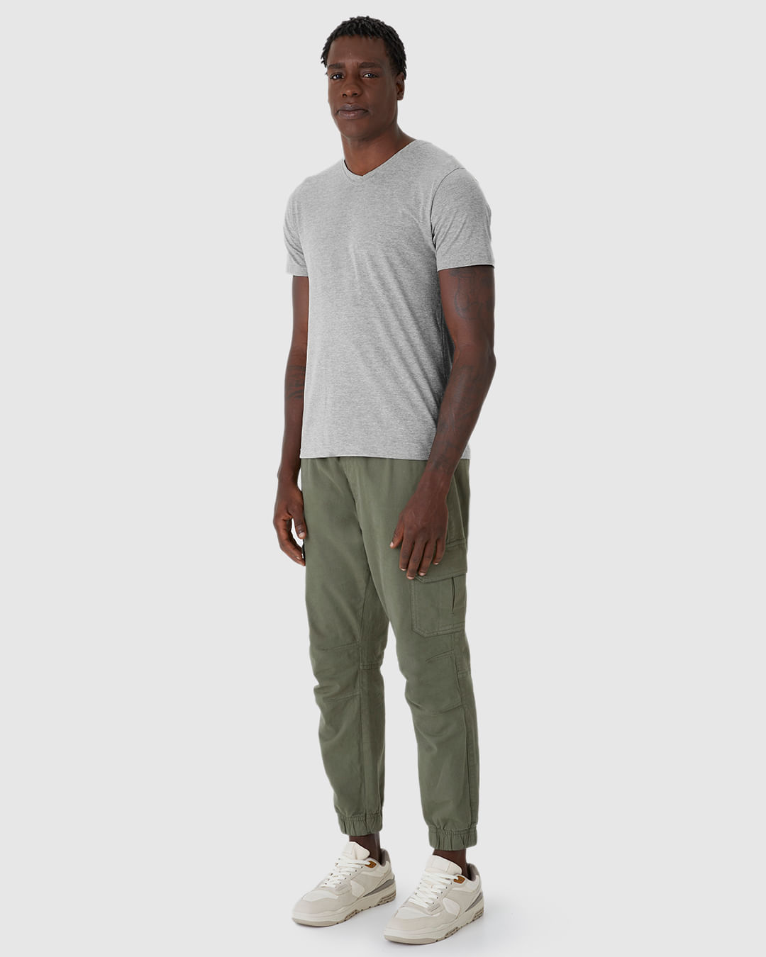 Camiseta Básica Masculina Gola V Em Algodão - Imagem 17