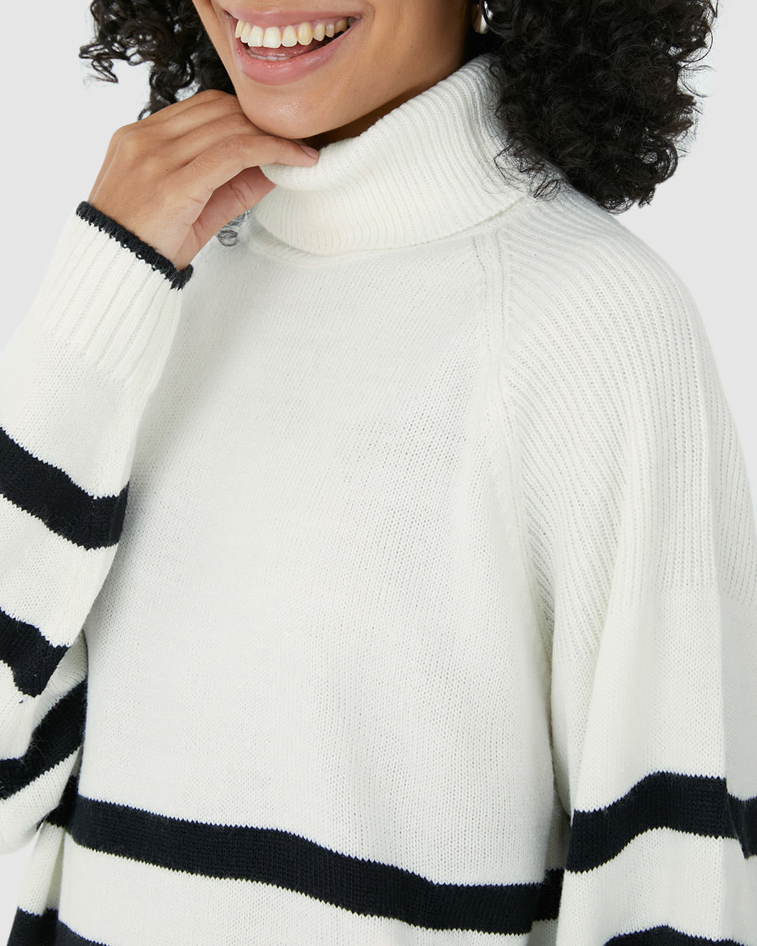 Suéter Feminino Longo Gola Alta Listrado Em Tricô - Imagem 18