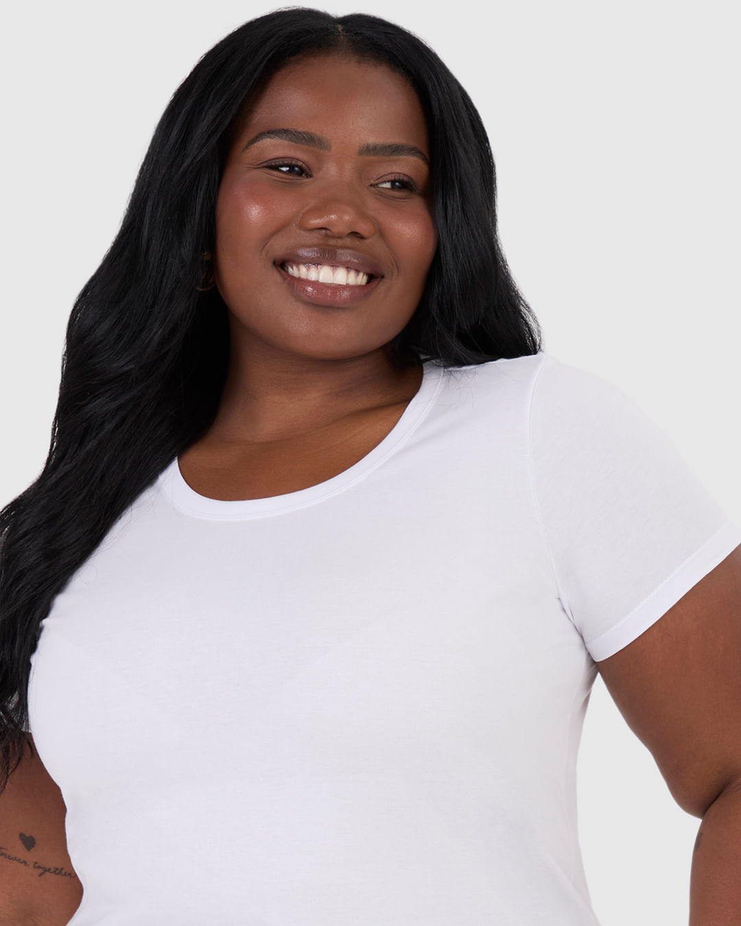 Blusa Básica Feminina Plus Size Decote Redondo Em Algodão - Imagem 18