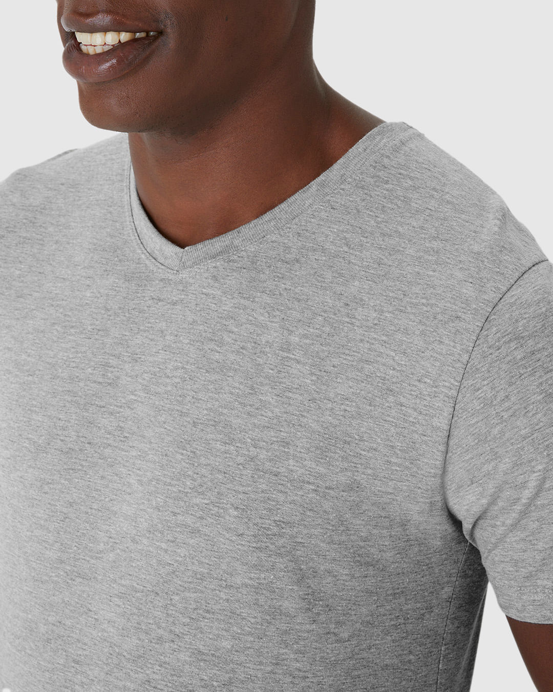 Camiseta Básica Masculina Gola V Em Algodão - Imagem 8