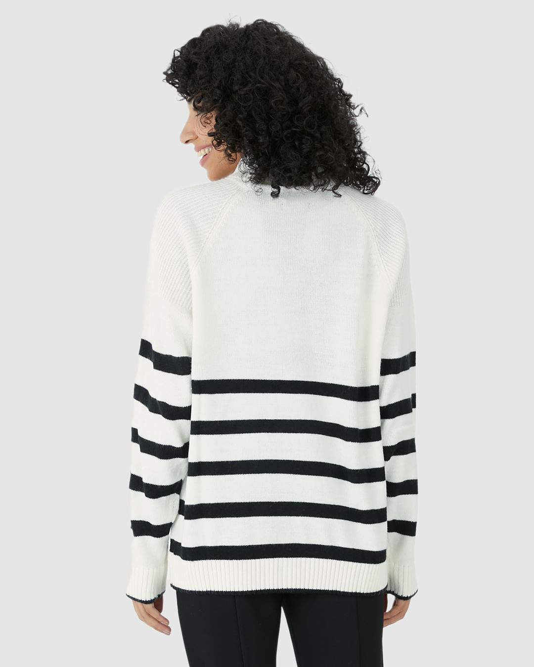 Suéter Feminino Longo Gola Alta Listrado Em Tricô - Imagem 10