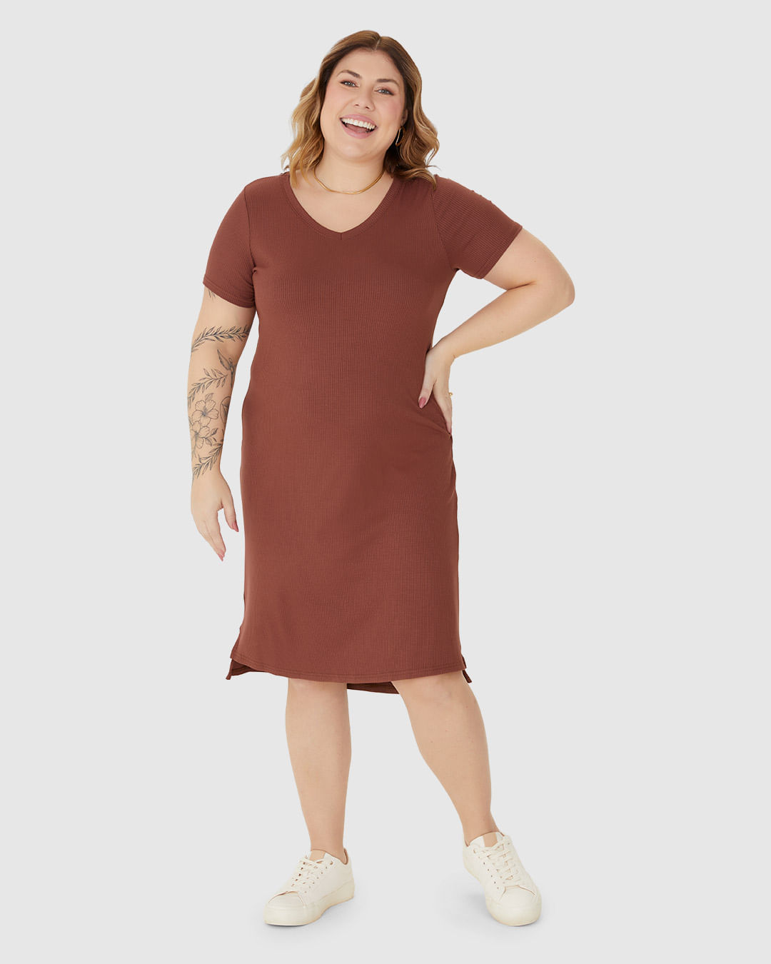 Vestido Feminino Plus Size Decote V Fenda Lateral Em Malha Viscose Canelada - Imagem 11