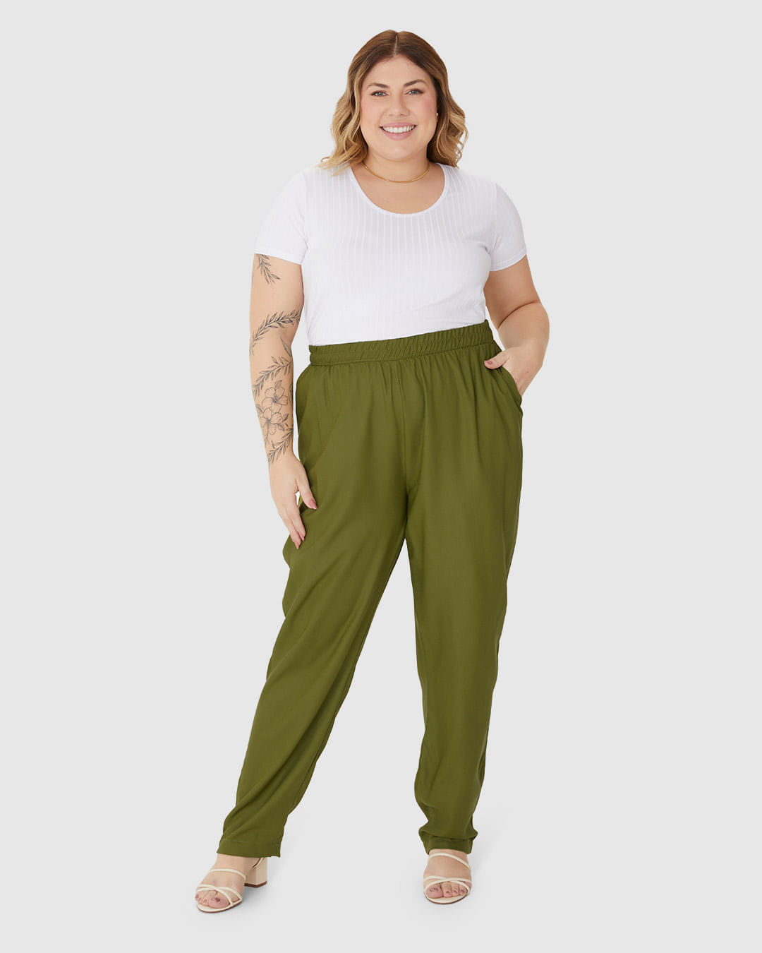 Calça Feminina Plus Size Jogger Bolso Faca Em Viscose Sarjada - Imagem 11