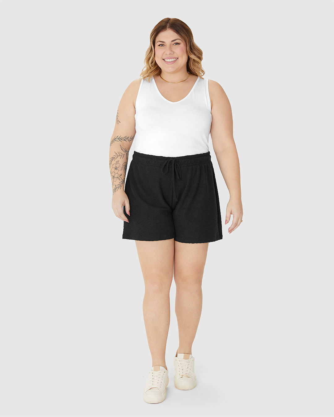 Shorts Feminino Plus Size Cadarço Frontal Em Moletom Texturizado