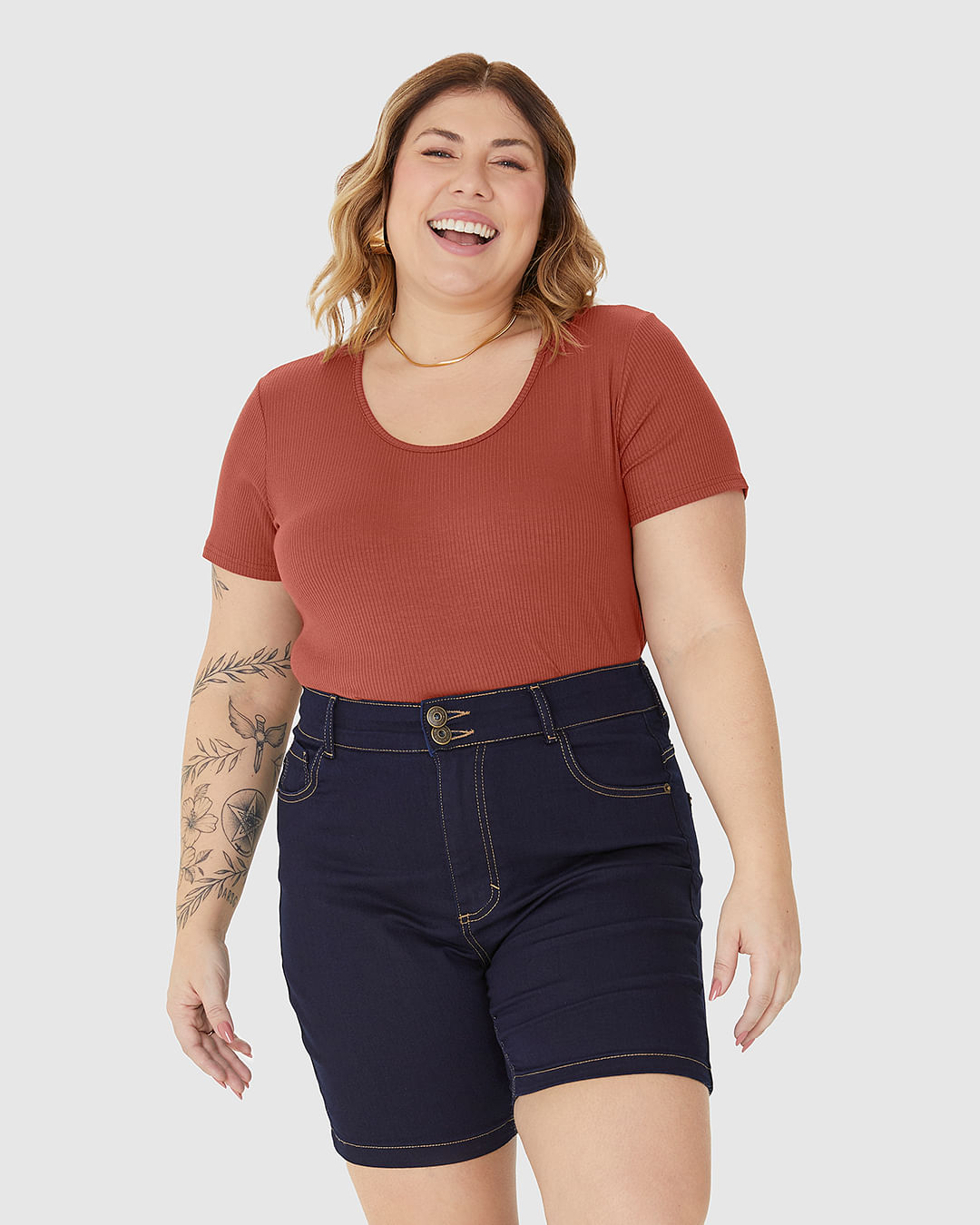 Blusa Feminina Plus Size Decote Redondo Em Malha Viscose Canelada