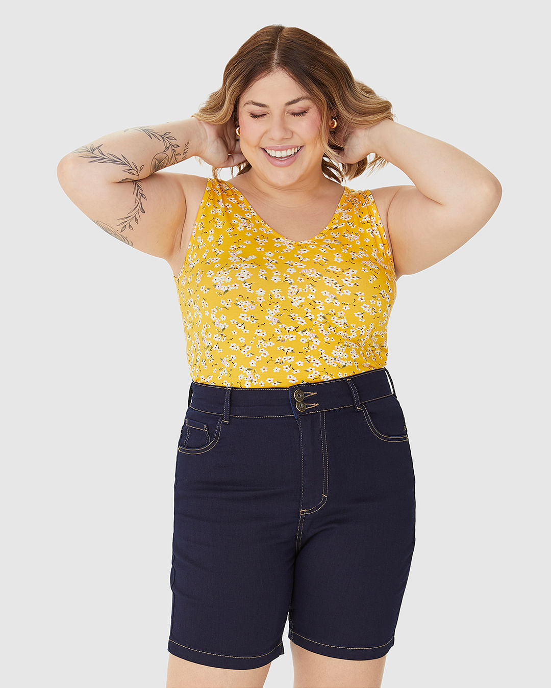 Regata Feminina Plus Size Decote V Alça Larga Em Viscose Stretch
