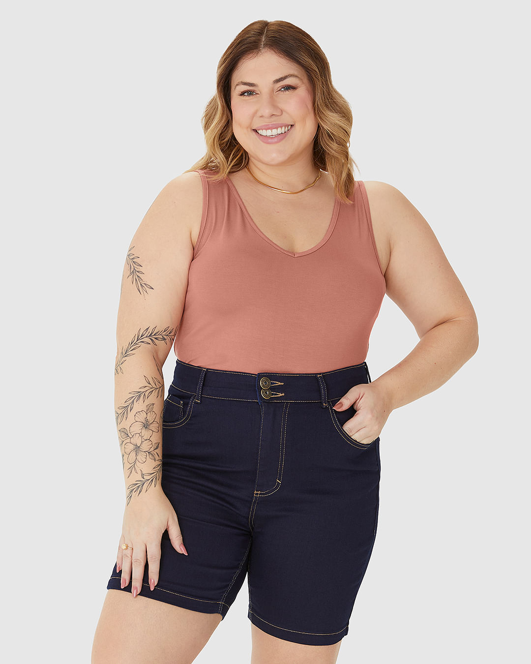 Regata Feminina Plus Size Decote V Alça Larga Em Viscose Stretch - Imagem 11