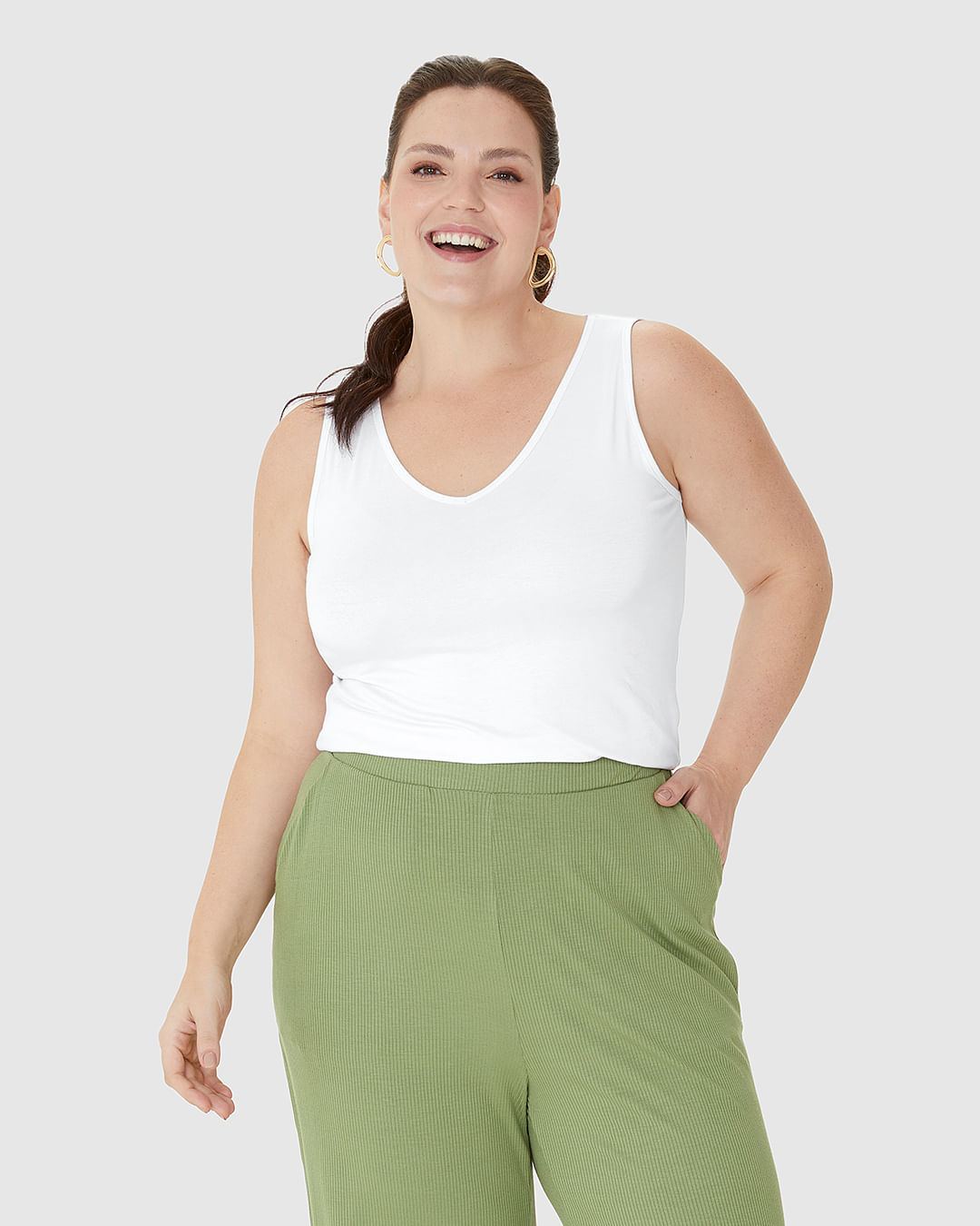 Regata Feminina Plus Size Decote V Alça Larga Em Viscose Stretch - Imagem 6