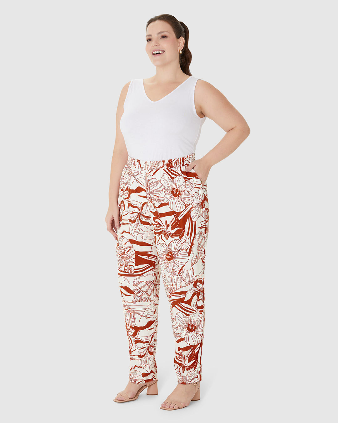 Calça Feminina Plus Size Jogger Bolso Faca Em Viscose Sarjada - Imagem 2