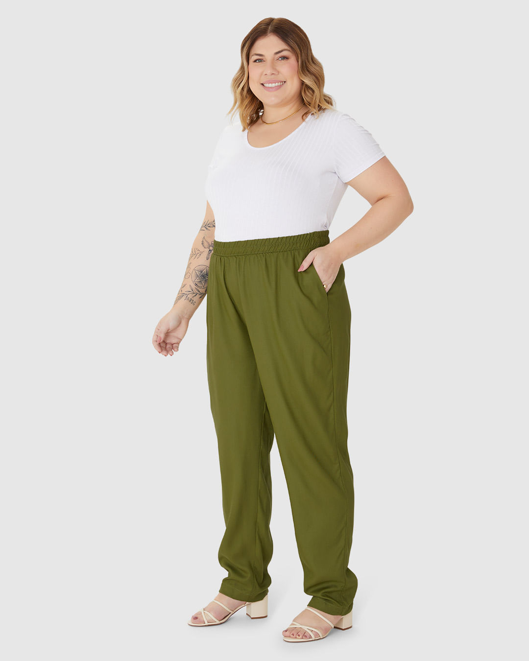 Calça Feminina Plus Size Jogger Bolso Faca Em Viscose Sarjada - Imagem 17