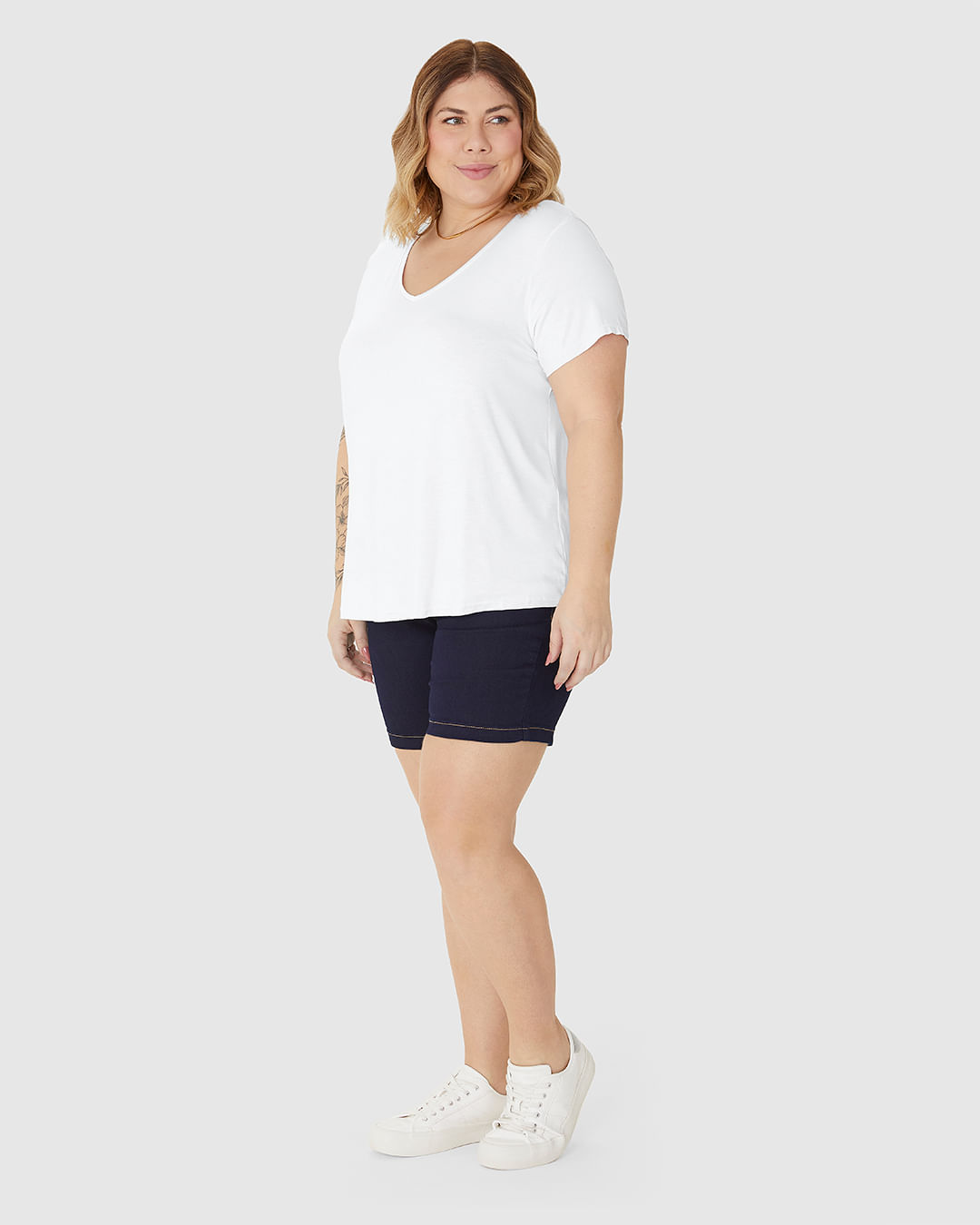 Blusa Feminina Plus Size Decote V Barra Mullet Em Viscose Stretch - Imagem 2