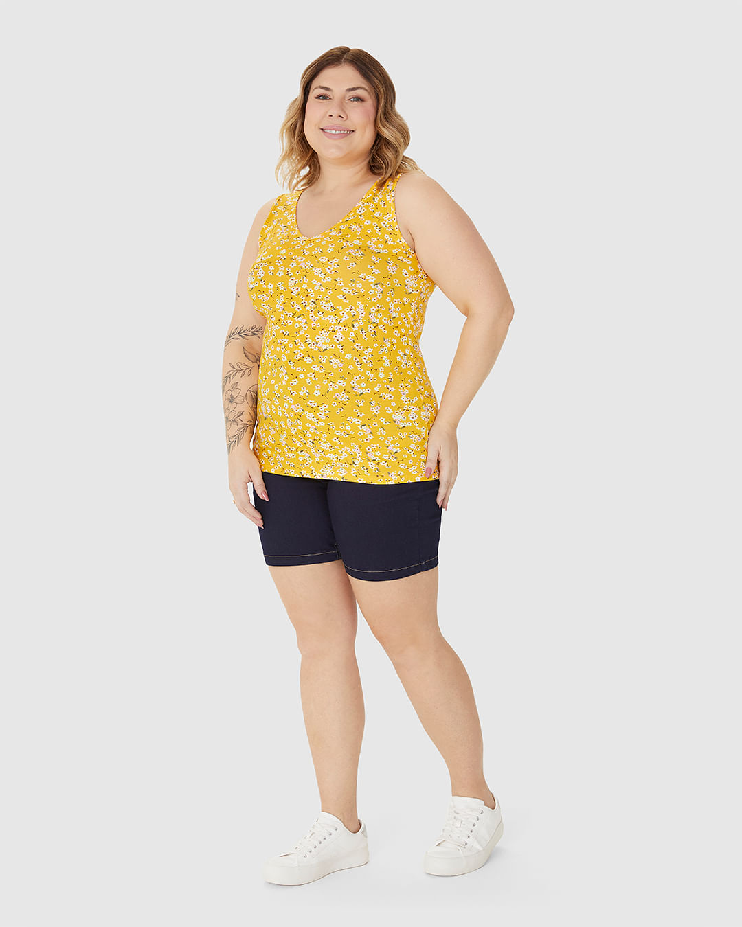 Regata Feminina Plus Size Decote V Alça Larga Em Viscose Stretch - Imagem 2