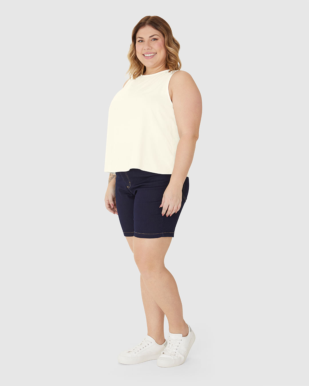 Regata Cropped Feminina Plus Size Em Viscose - Imagem 17