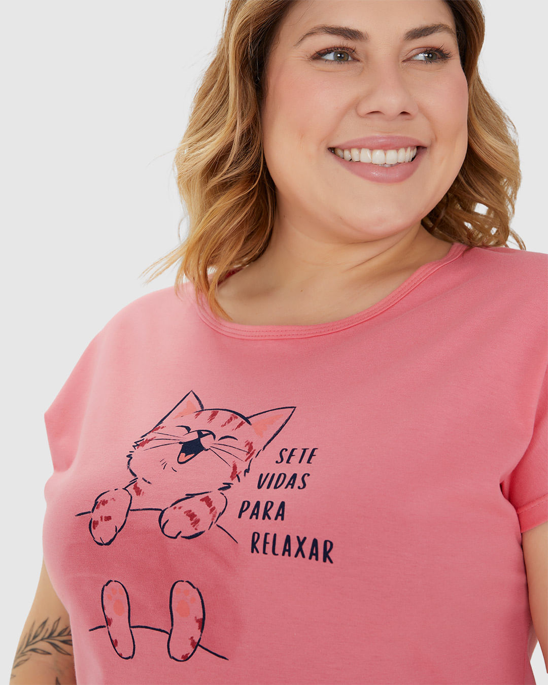 Camisola Feminina Plus Size Estampa Frontal Em Algodão - Imagem 13