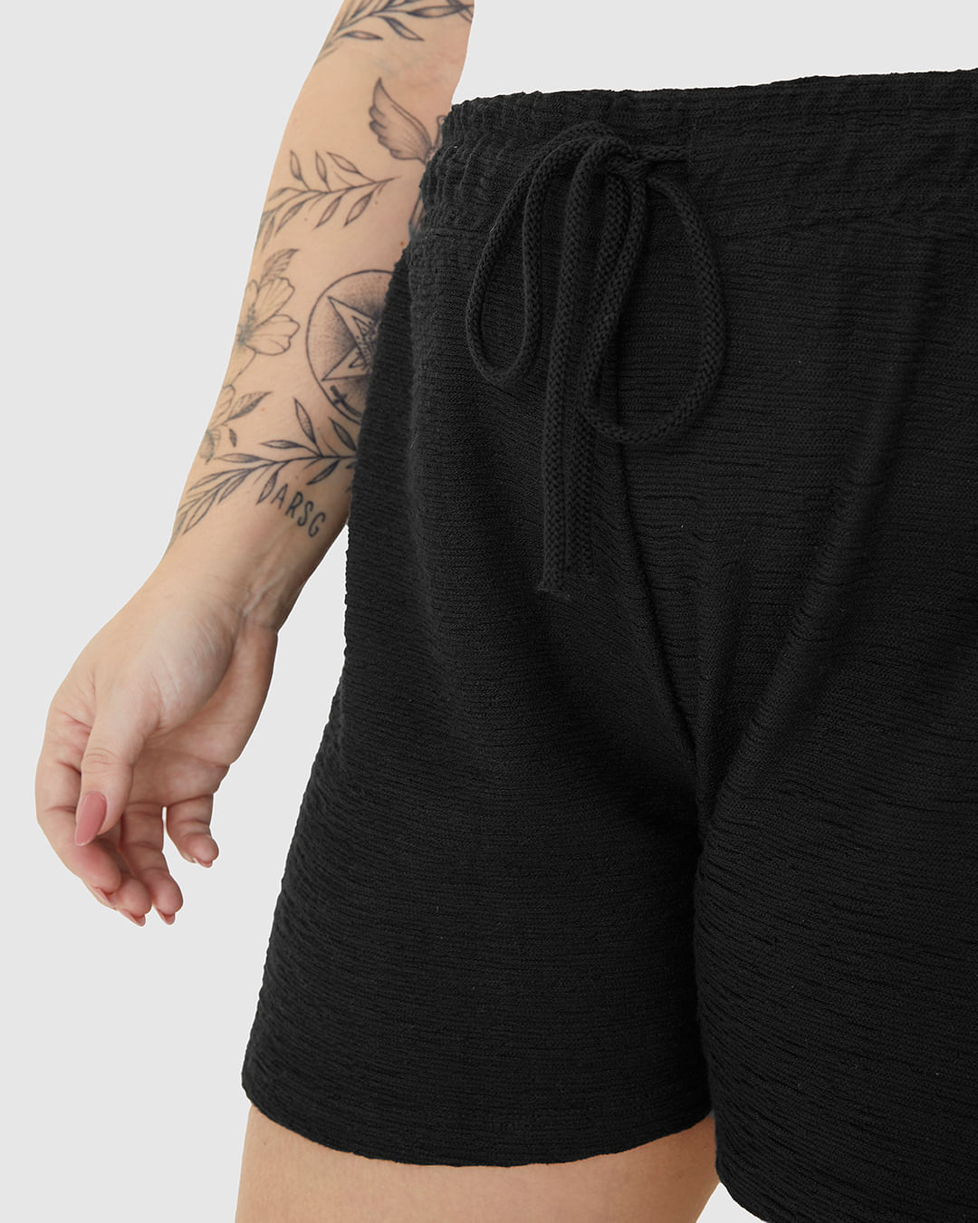 Shorts Feminino Plus Size Cadarço Frontal Em Moletom Texturizado - Imagem 18