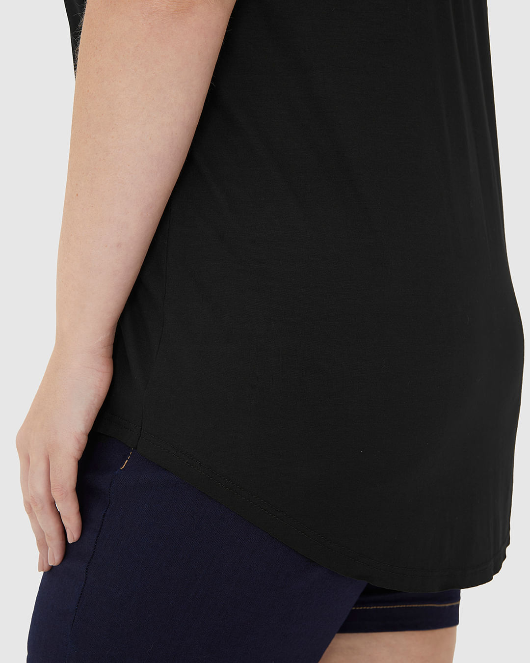 Blusa Feminina Plus Size Decote V Barra Mullet Em Viscose Stretch - Imagem 18