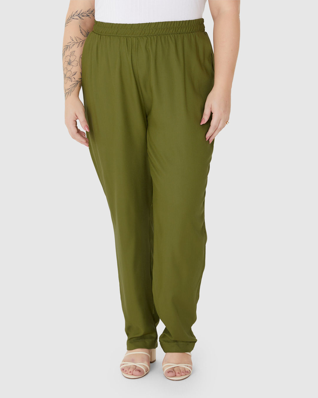 Calça Feminina Plus Size Jogger Bolso Faca Em Viscose Sarjada - Imagem 4