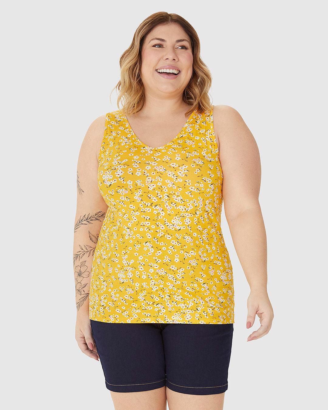 Regata Feminina Plus Size Decote V Alça Larga Em Viscose Stretch - Imagem 9