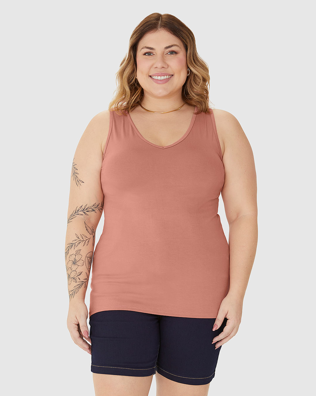 Regata Feminina Plus Size Decote V Alça Larga Em Viscose Stretch - Imagem 9