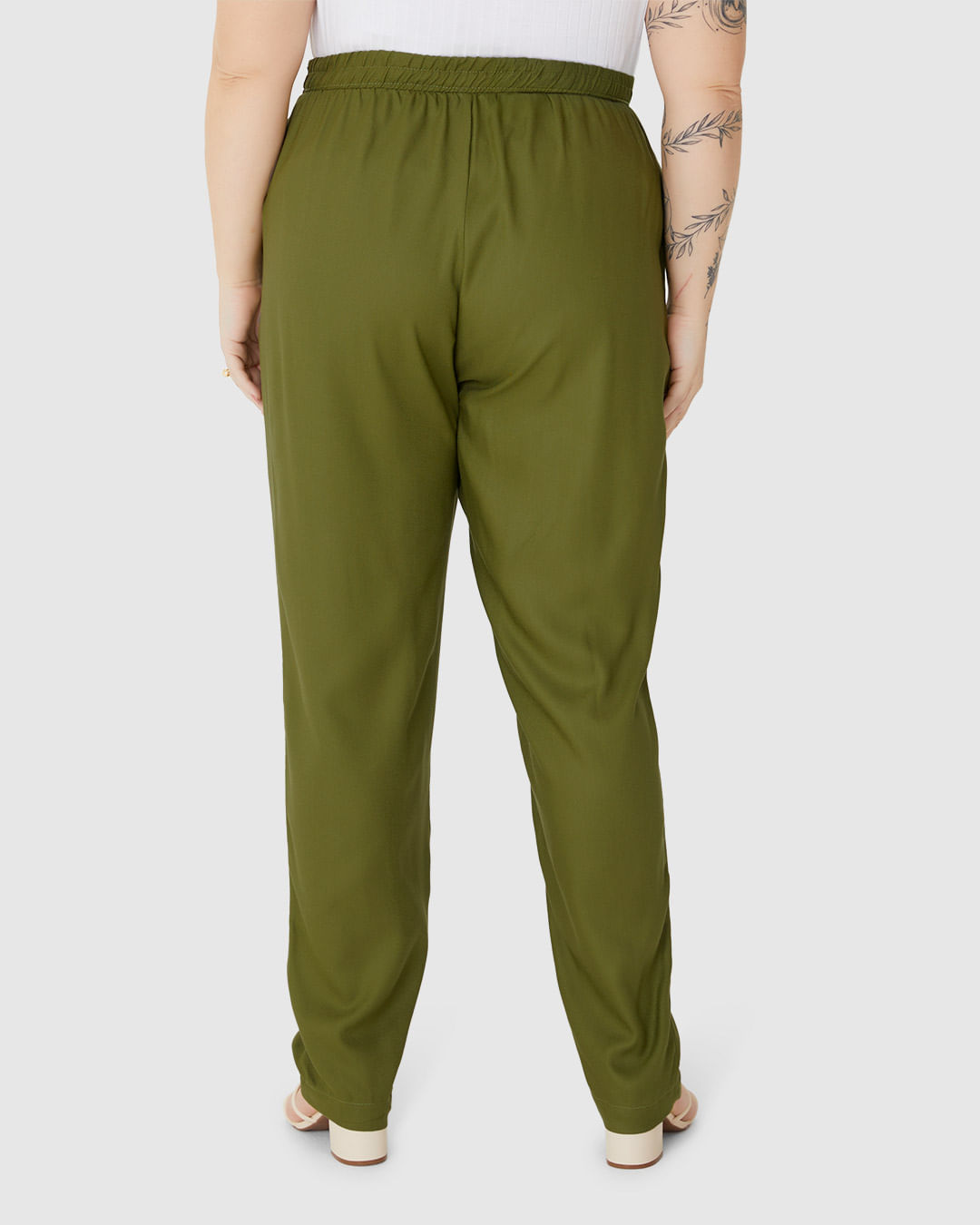 Calça Feminina Plus Size Jogger Bolso Faca Em Viscose Sarjada - Imagem 15