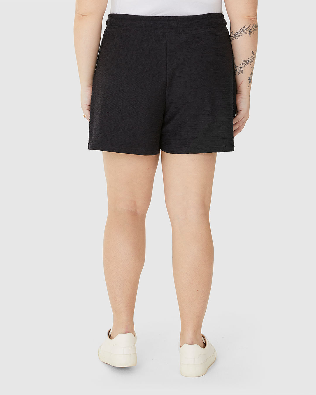 Shorts Feminino Plus Size Cadarço Frontal Em Moletom Texturizado - Imagem 15