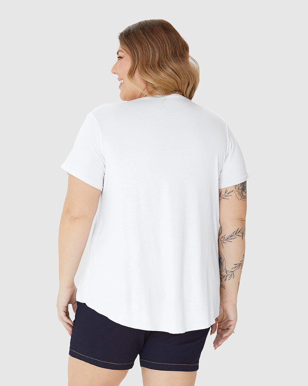 Blusa Feminina Plus Size Decote V Barra Mullet Em Viscose Stretch - Imagem 20