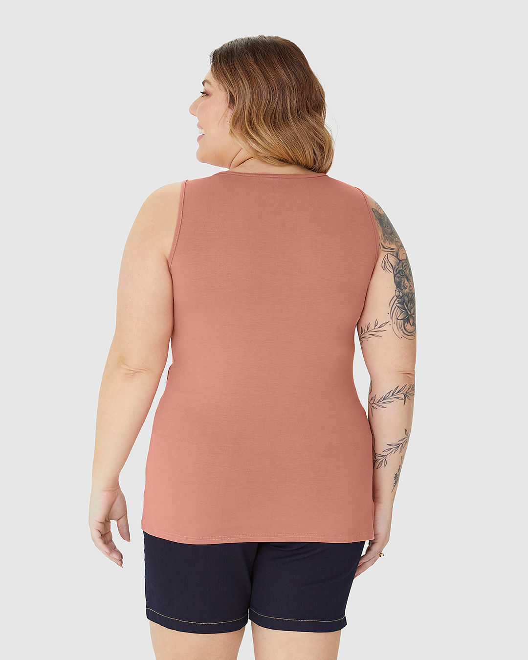 Regata Feminina Plus Size Decote V Alça Larga Em Viscose Stretch - Imagem 5