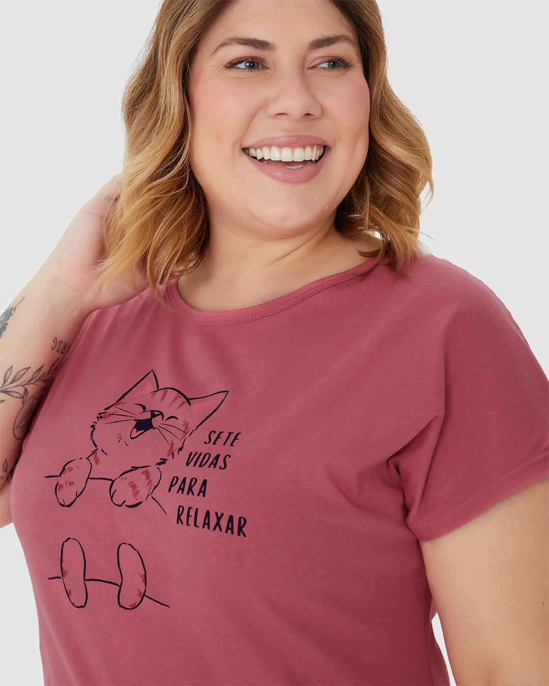 Camisola Feminina Plus Size Estampa Frontal Em Algodão - Imagem 23