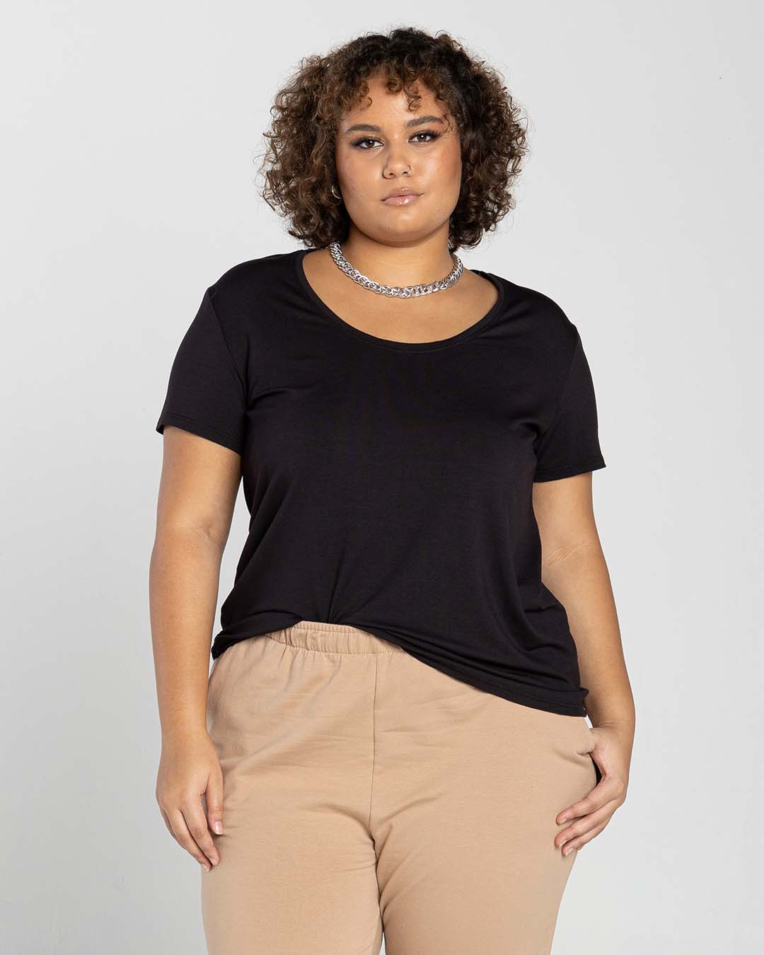 Camiseta Feminina Plus Size Gola U Tecnológica Modal - BASICAMENTE - Imagem 5