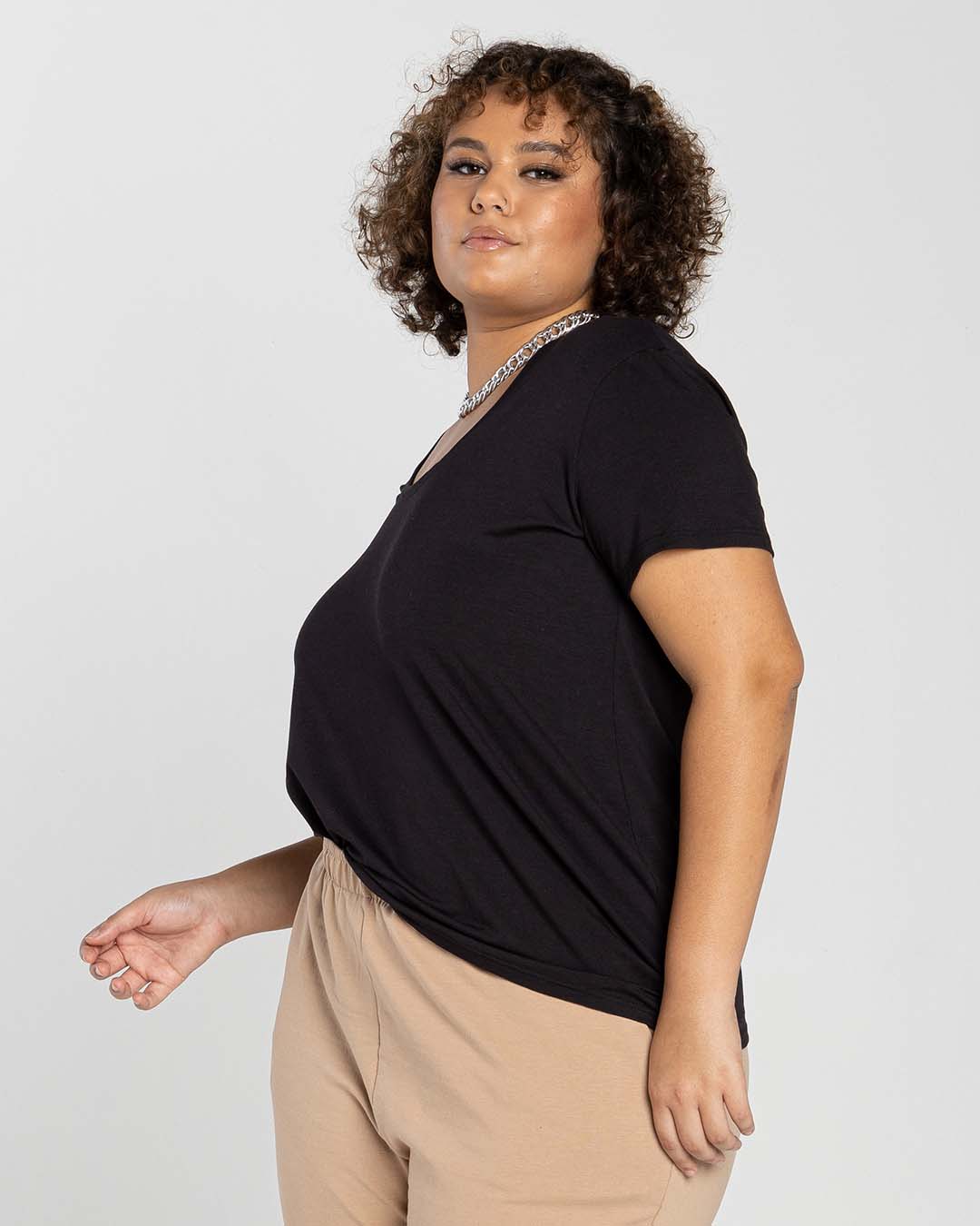 Camiseta Feminina Plus Size Gola U Tecnológica Modal - BASICAMENTE - Imagem 14