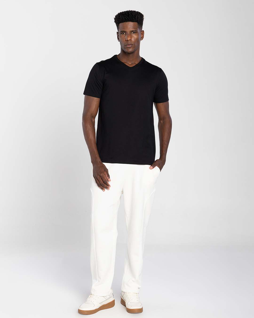 Camiseta Masculina Gola V Tecnológica Impermeável Em Algodão - BASICAMENTE