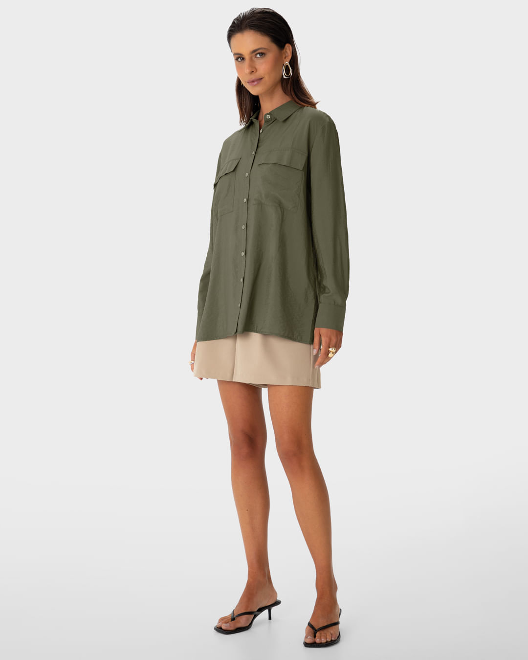 Camisa Feminina Utilitária Bolso Frontal em Tecido Acetinado - ENFIM
