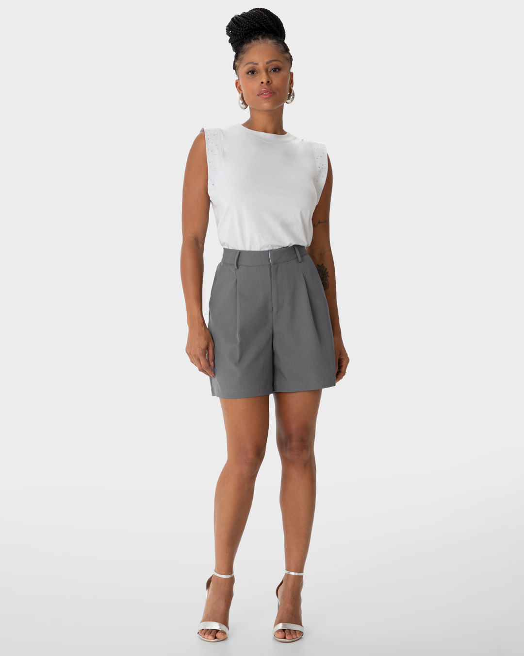 Shorts Feminino Pregas Abertura Zíper Em Tecido Alfaiataria - ENFIM - Imagem 4