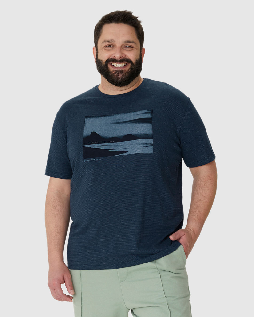 Camiseta Masculina Plus Size Estampa Frontal Em Malha Listrada Eco - Imagem 21
