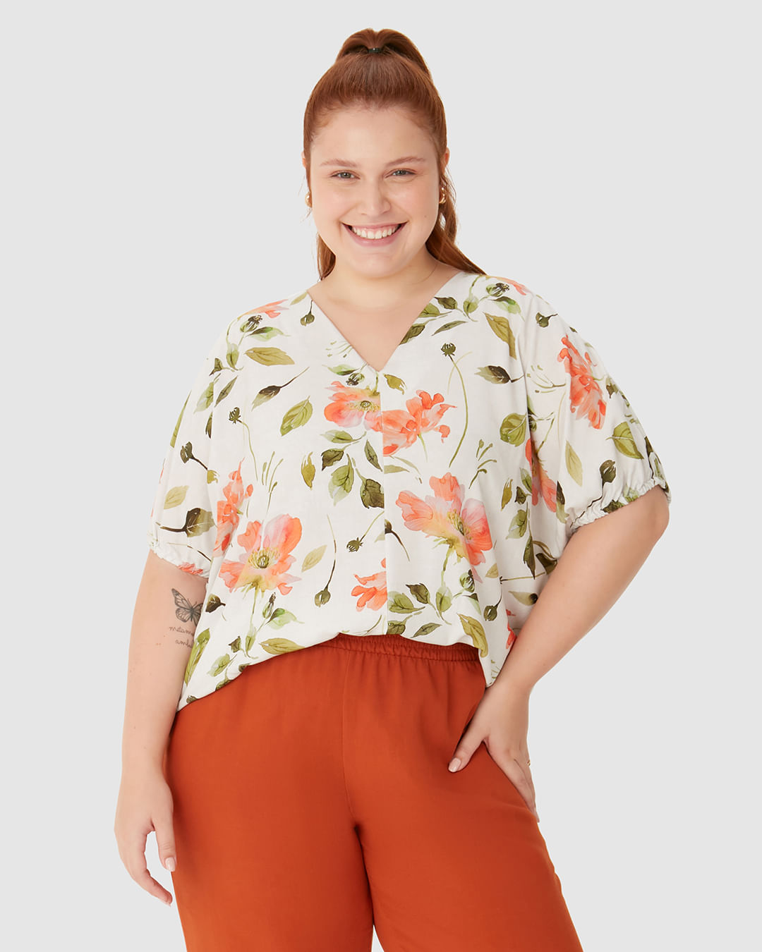 Blusa Feminina Plus Size Mullet Decote V Estampa Floral Em Viscose - Imagem 6