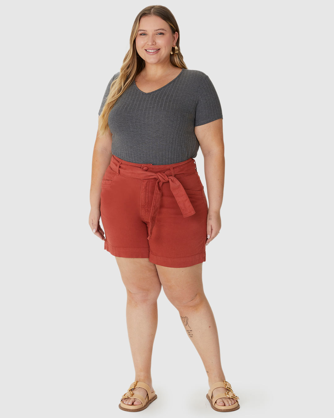 Bermuda Feminina Plus Size Mom Com Cinto Faixa Em Sarja Com Elastano - Imagem 21