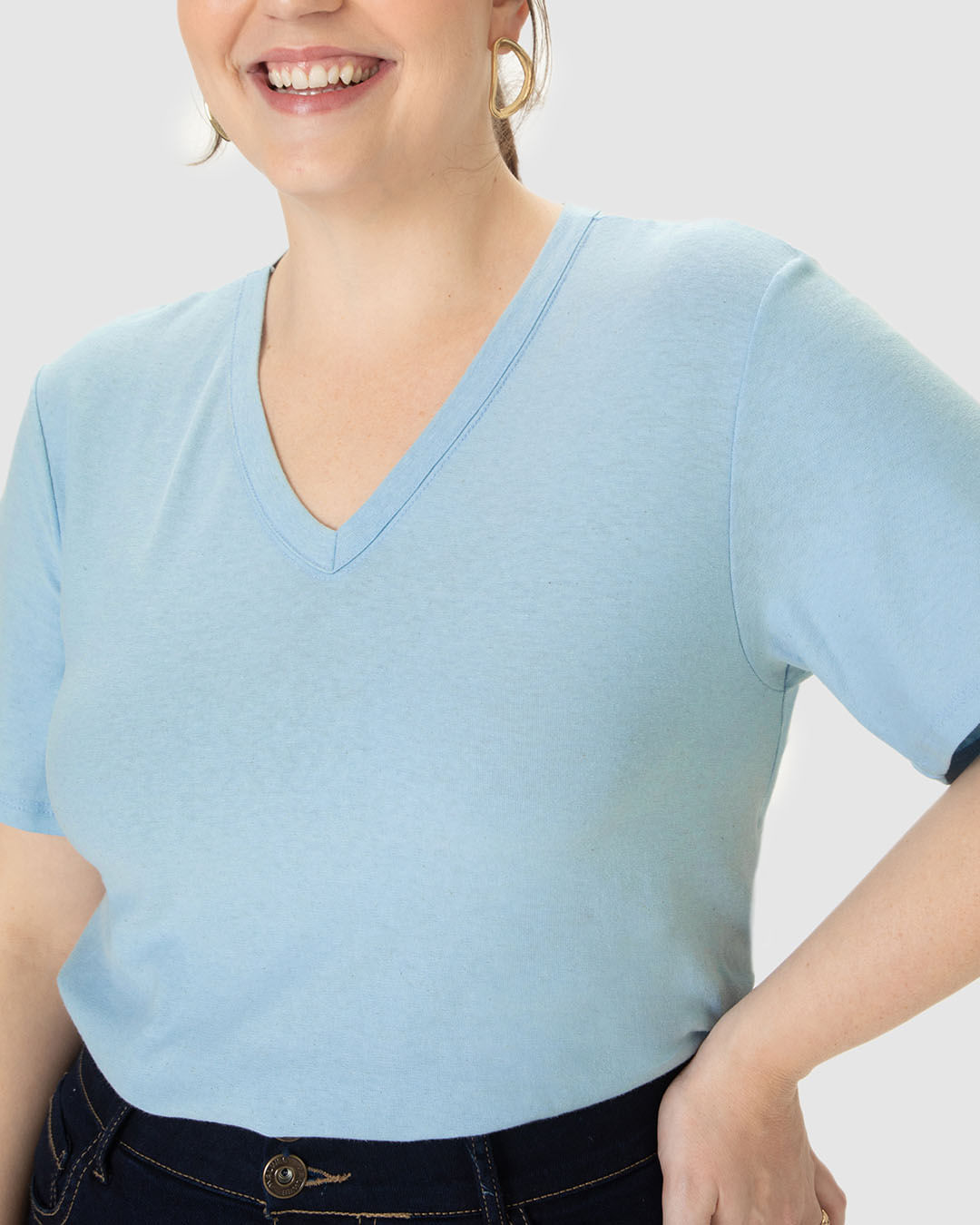 Blusa Básica Feminina Plus Size Decote V Manga Curta Em Malha Linho - Imagem 18