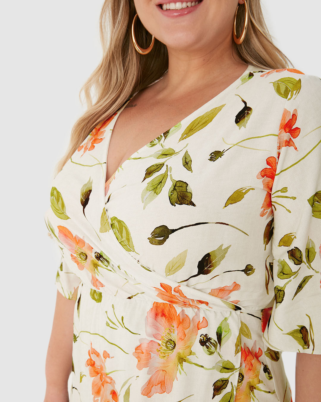 Vestido Feminino Plus Size Reto Transpassado Estampa Floral Em Viscose - Imagem 13