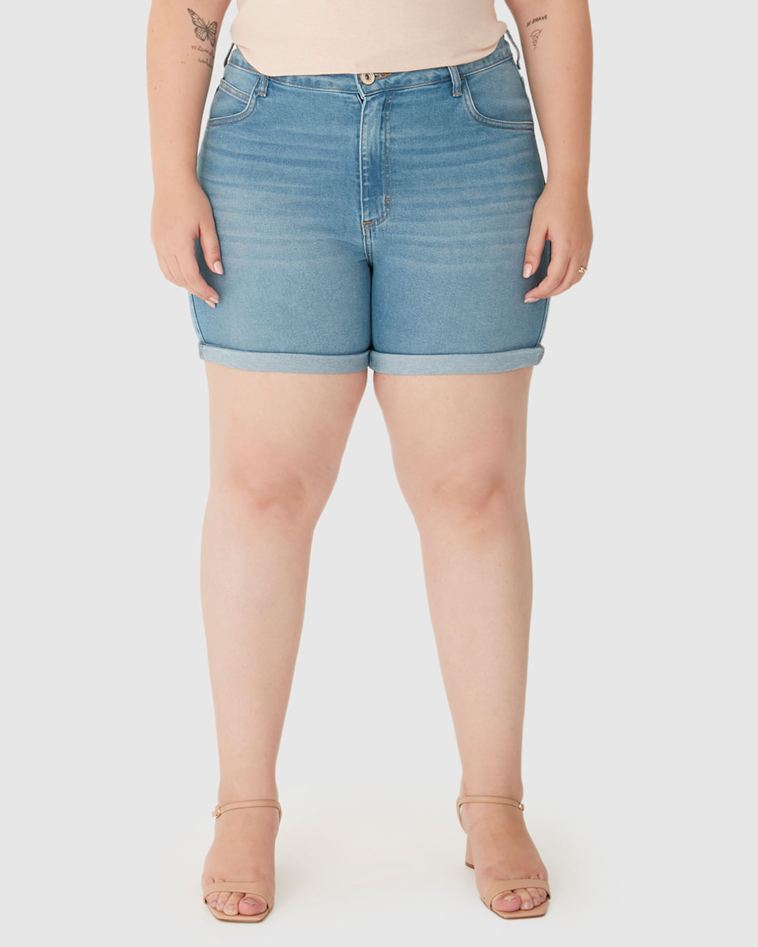 Bermuda Feminina Plus Size Boyfriend Em Jeans Com Elastano - Imagem 19
