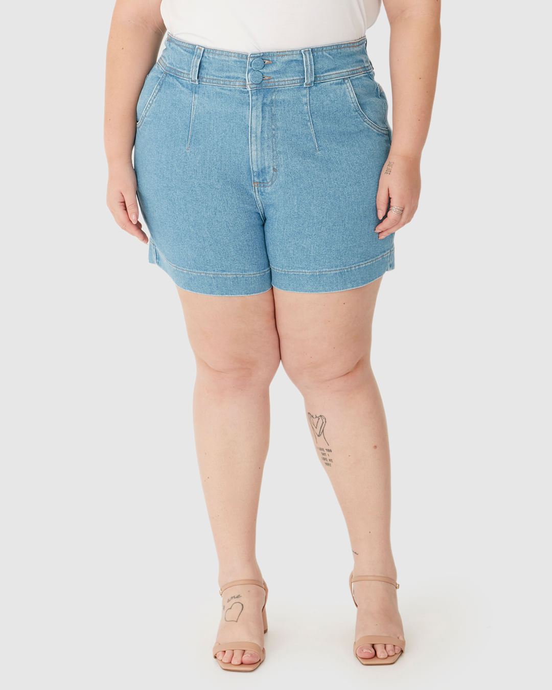 Bermuda Feminina Plus Size Mom Cintura Alta Em Jeans Com Elastano - Imagem 19