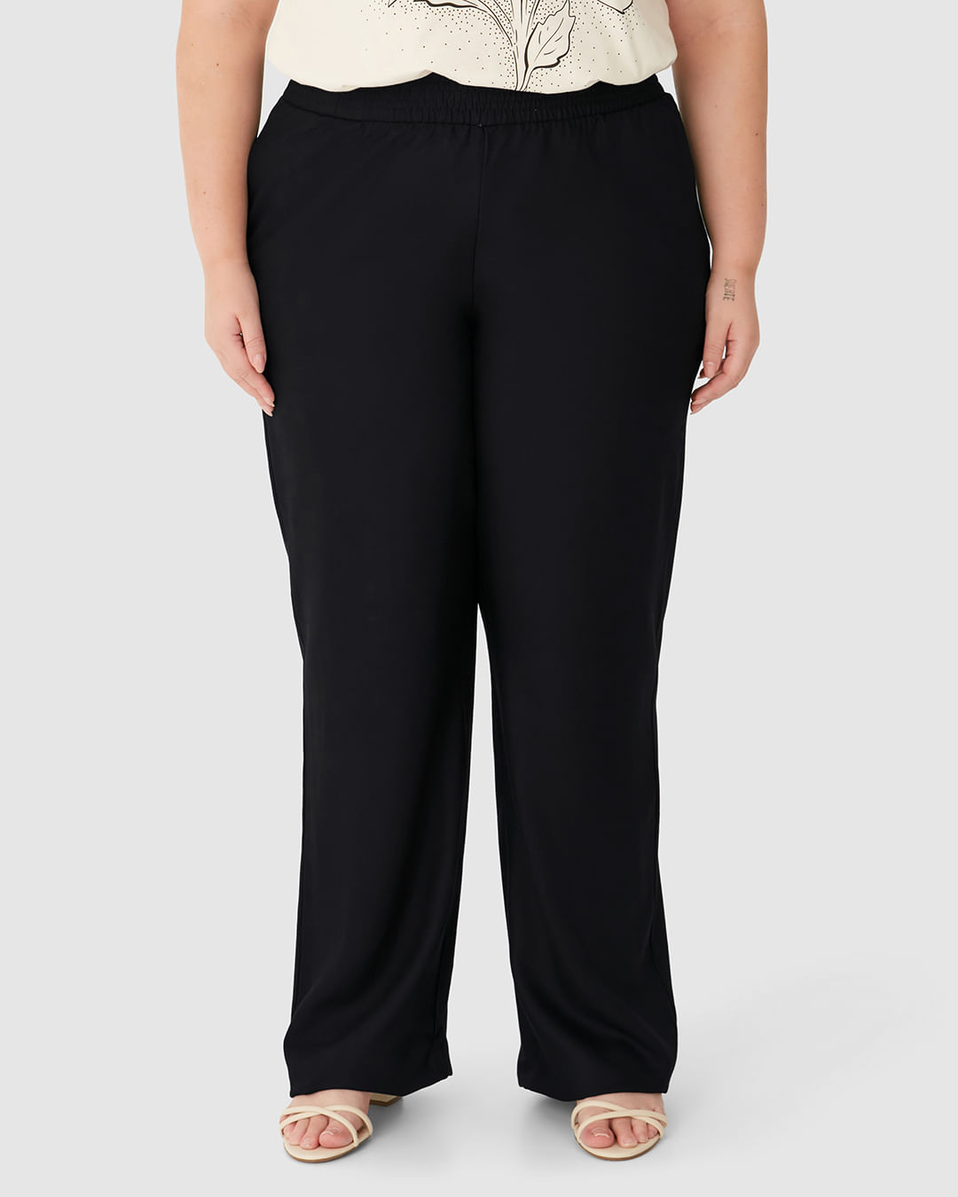 Calça Reta Feminina Plus Size Em Crepe De Viscose - Imagem 14