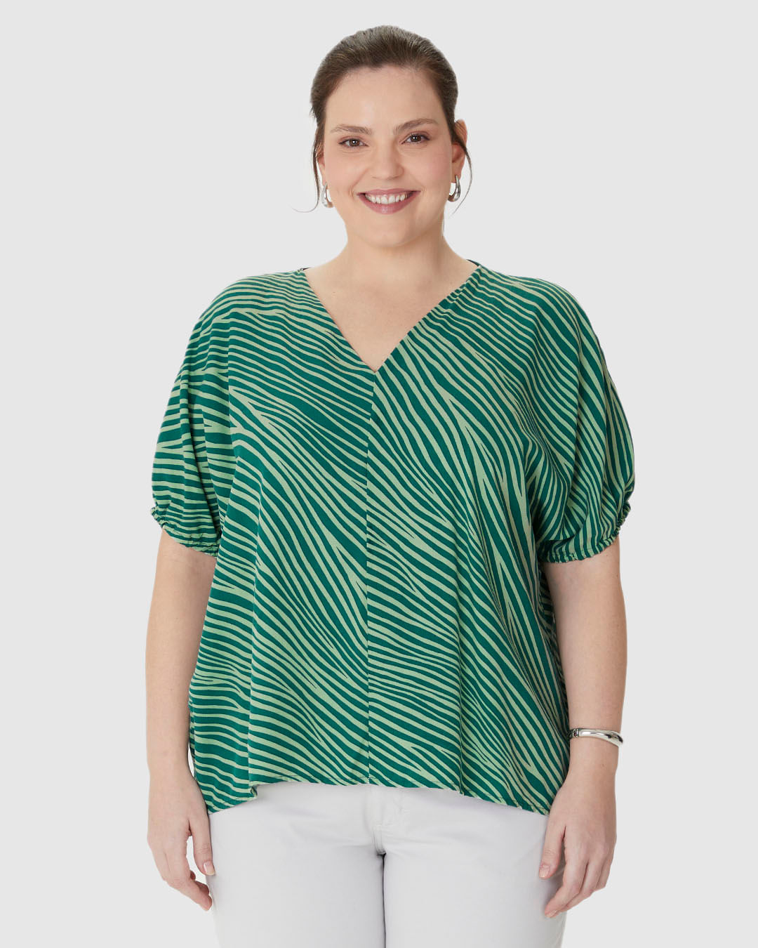 Blusa Feminina Plus Size Mullet Decote V Estampa Abstrata Em Viscose - Imagem 4