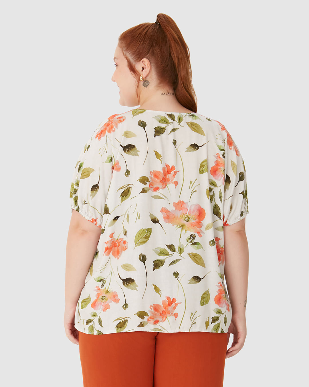Blusa Feminina Plus Size Mullet Decote V Estampa Floral Em Viscose - Imagem 5