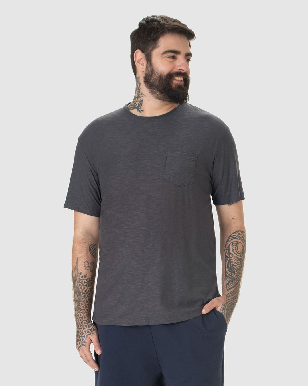 Camiseta Masculina Plus Size Bolso Frontal Em Malha Rajada