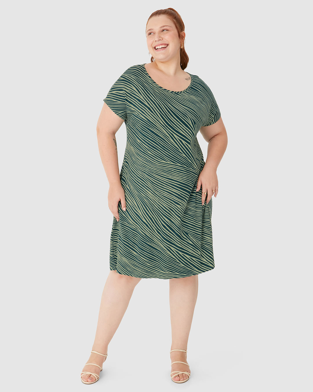 Vestido Feminino Plus Size Evasê Estampa Abstrata Em Viscose Stretch - Imagem 6