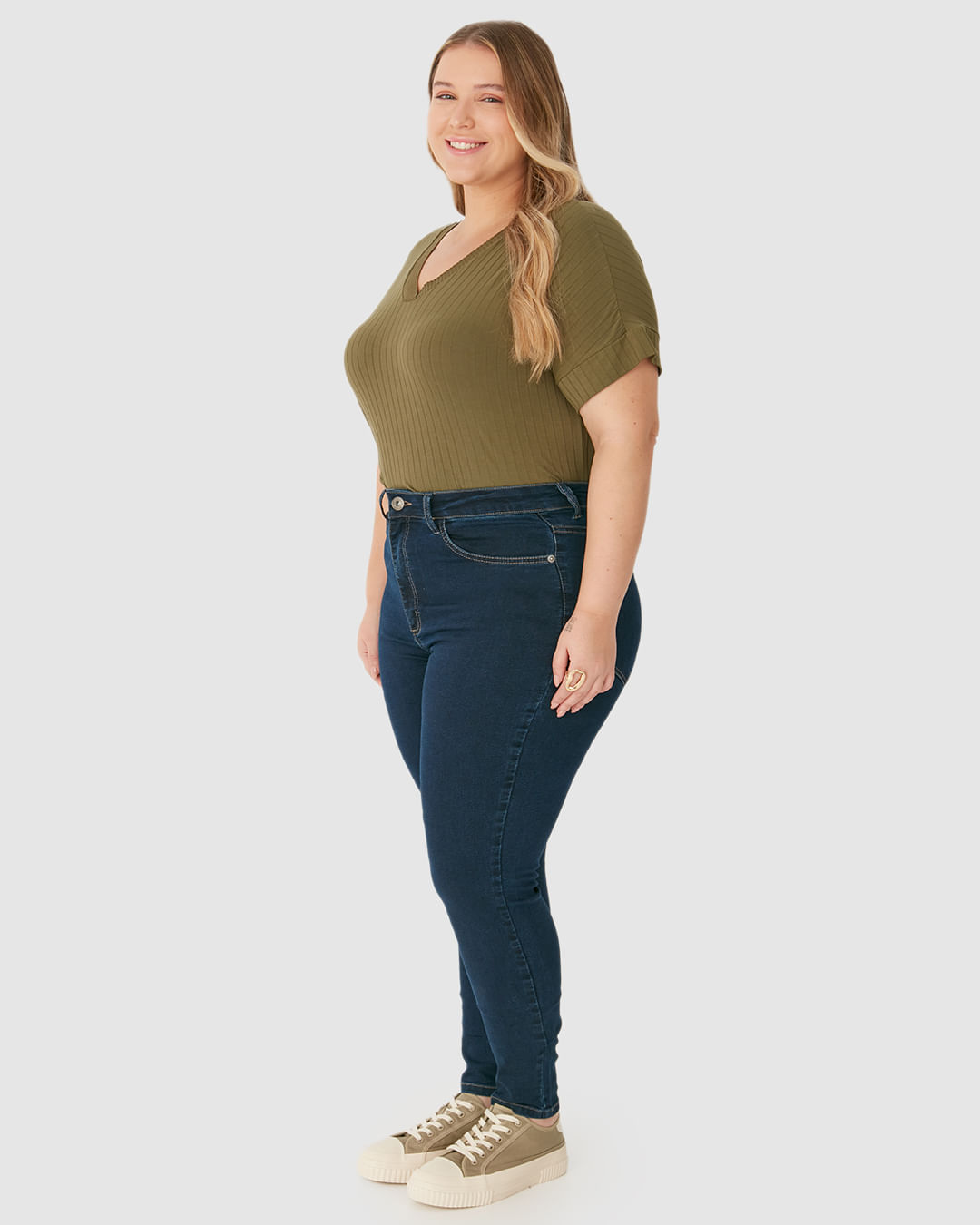 Calça Feminina Plus Size Skinny Cintura Média Em Jeans Com Elastano - Imagem 12
